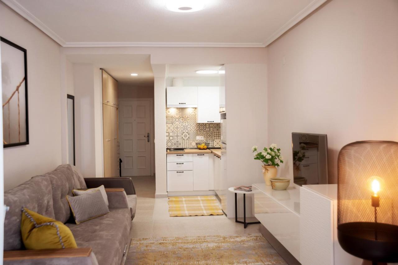 Holiday Studio Jardin Playa Torrevieja Dış mekan fotoğraf